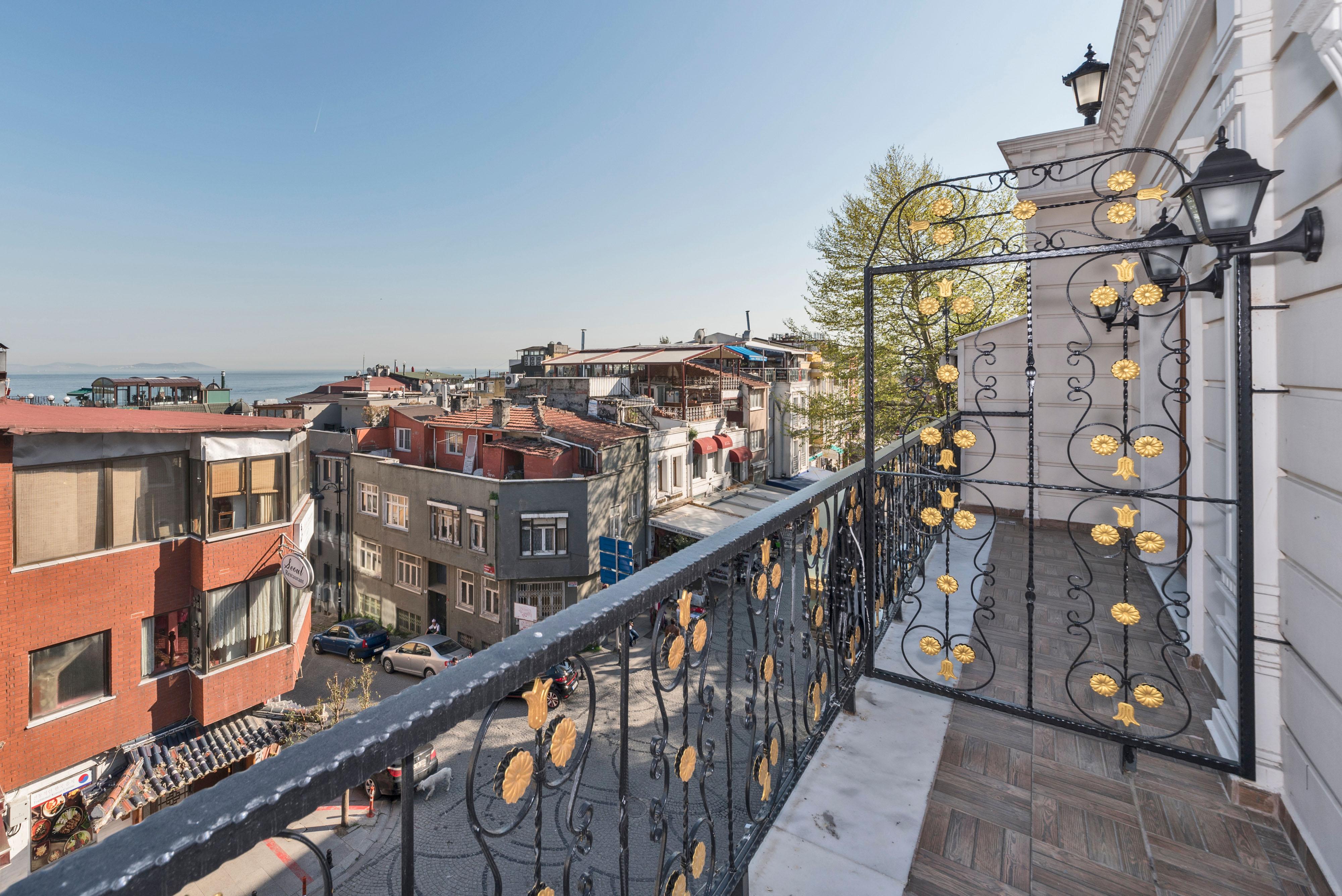 Magnaura House Otel 3*