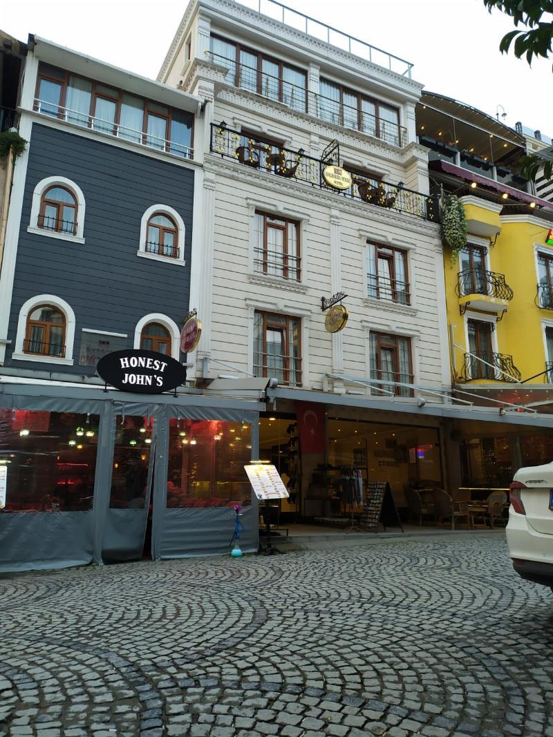 Magnaura House Otel